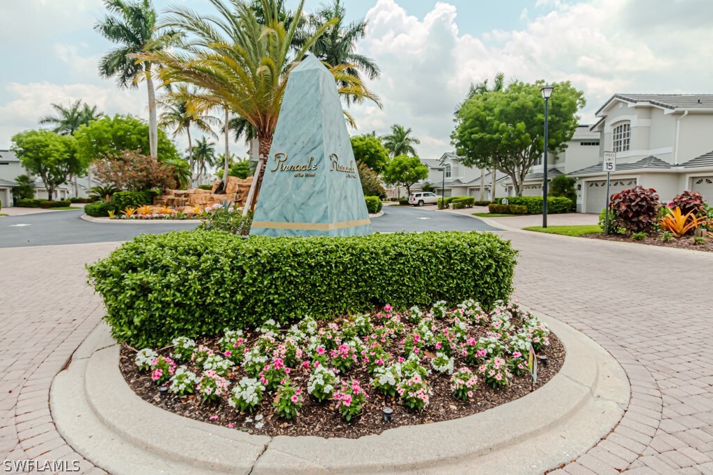 6015 Pinnacle Ln in Naples, FL - Foto de edificio