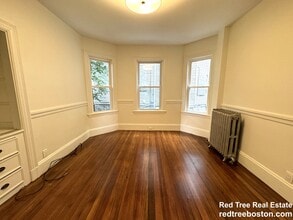 15 E Milton Rd, Unit 1 in Brookline, MA - Building Photo - Building Photo