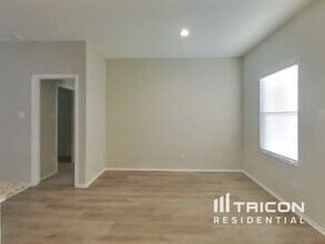 13110 Heathers Mist St in Saint Hedwig, TX - Building Photo - Building Photo