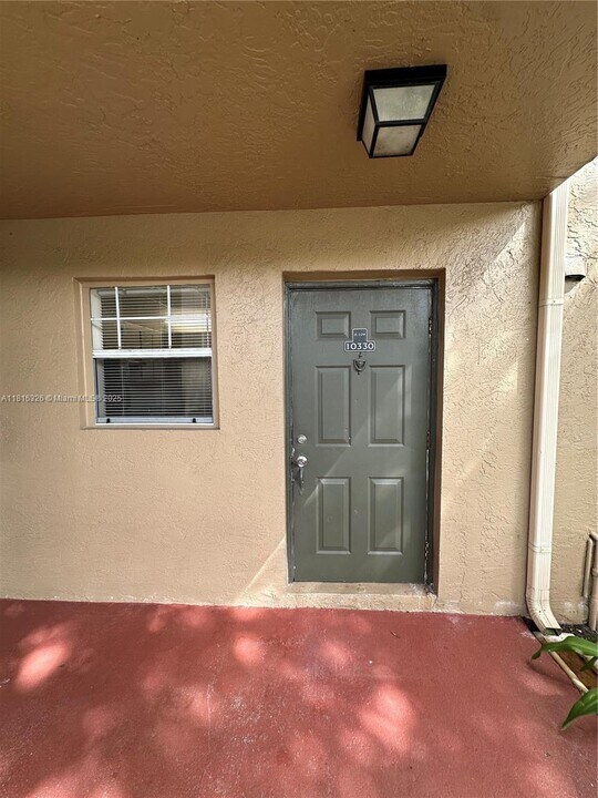 10330 NW 8th St in Pembroke Pines, FL - Building Photo