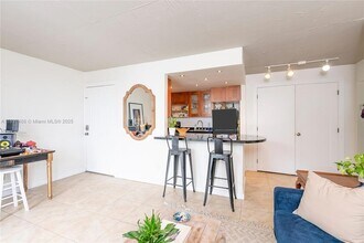 915 Jefferson Ave, Unit 4A in Miami Beach, FL - Building Photo - Building Photo