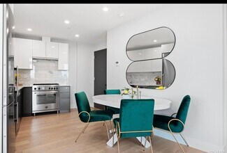 44-15 College Point Blvd, Unit 4G in Queens, NY - Building Photo - Building Photo