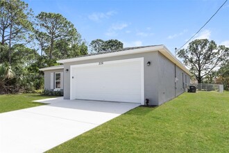 226 SW Eyerly Ave in Port St. Lucie, FL - Building Photo - Building Photo