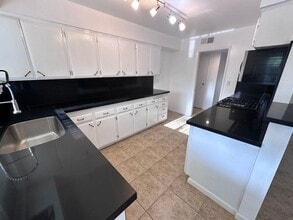 813 New Stine Rd in Bakersfield, CA - Building Photo - Building Photo