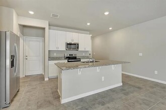 5788 SE Edgewater Cir in Stuart, FL - Building Photo - Building Photo