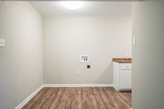 Meadows Apartments in Canton, MS - Foto de edificio - Building Photo