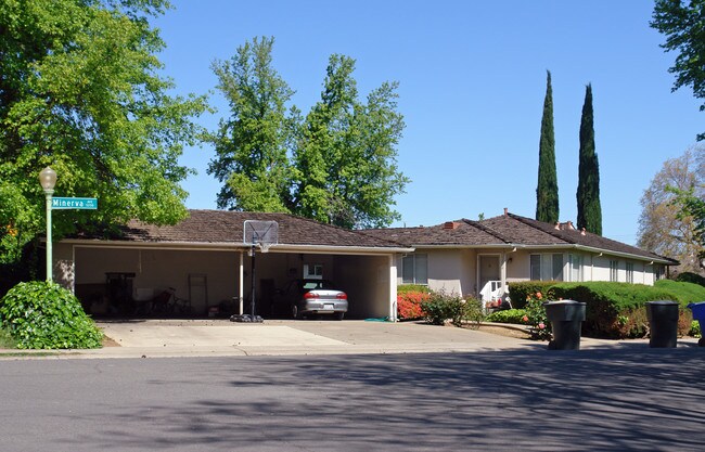 5200-5214 Sandburg Dr in Sacramento, CA - Building Photo - Building Photo