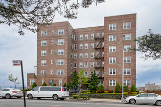 286 Corbin Pl in Brooklyn, NY - Foto de edificio - Building Photo