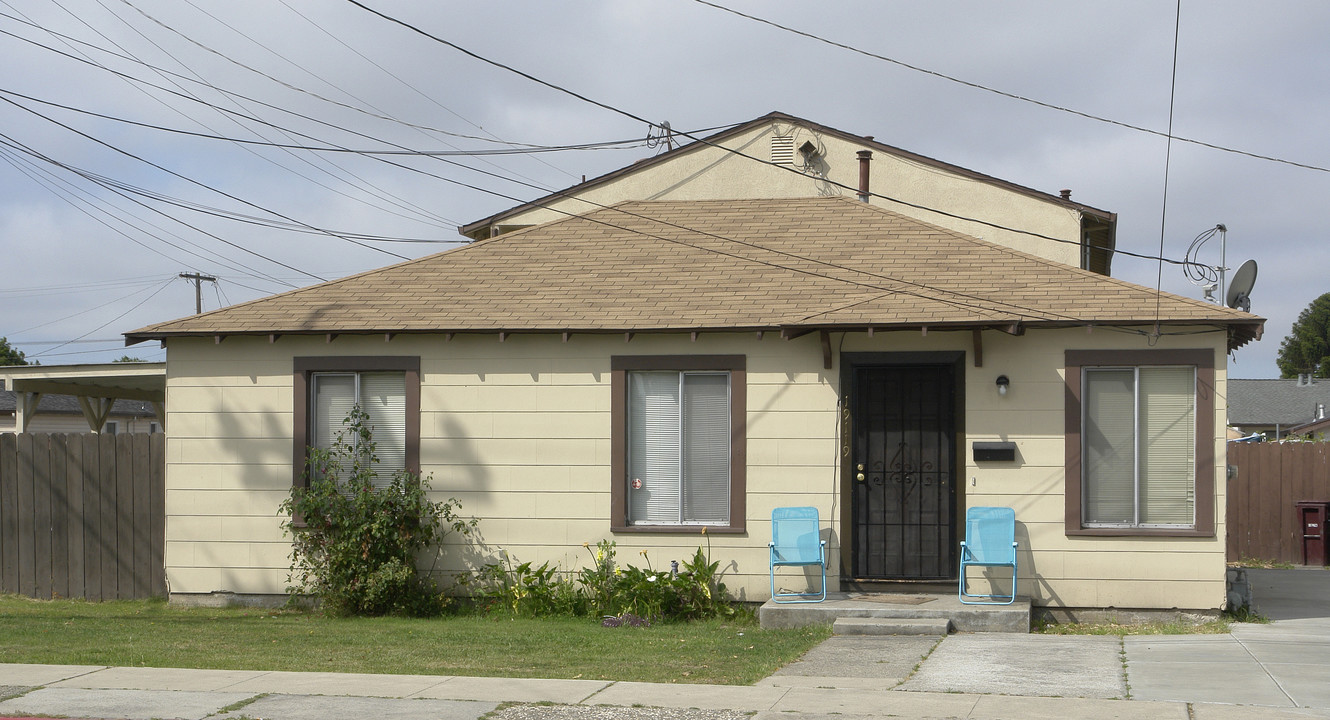 19119 Meekland Ave in Hayward, CA - Foto de edificio