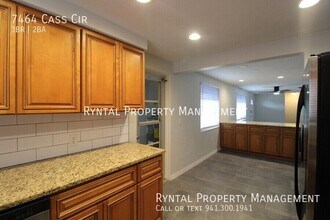 7464 Cass Cir in Sarasota, FL - Building Photo - Building Photo