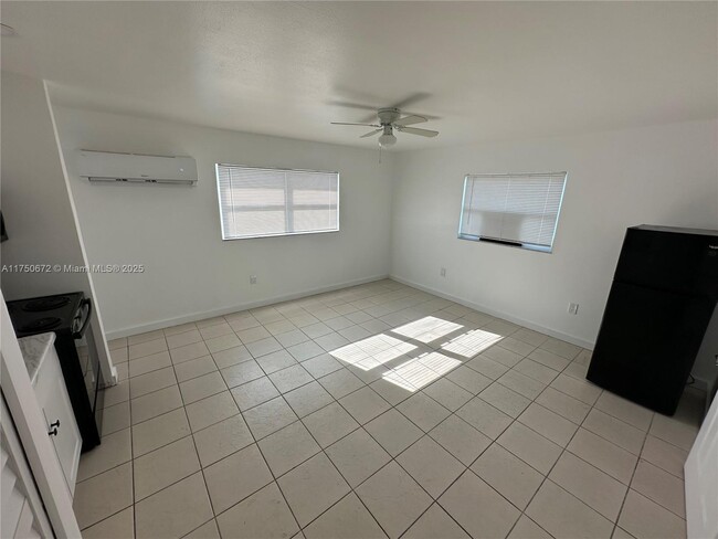 318 Tarpon Dr in Cape Coral, FL - Foto de edificio - Building Photo