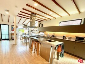 3159 Hutchison Ave in Los Angeles, CA - Building Photo