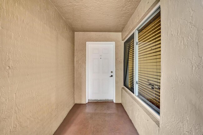 9470 Tangerine Pl, Unit 301 in Davie, FL - Building Photo - Building Photo