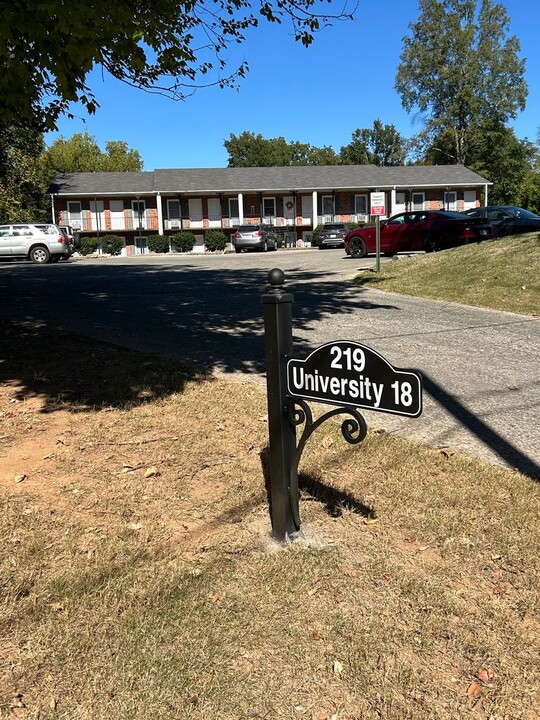219 Hermitage Dr-Unit -219 #11 in Florence, AL - Building Photo
