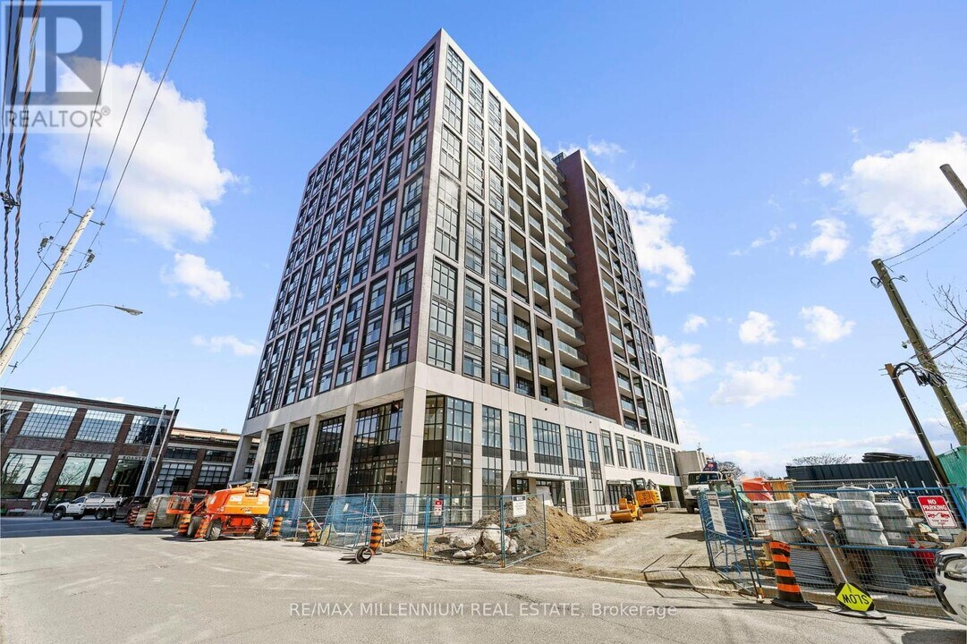 181-181 Sterling Rd in Toronto, ON - Building Photo