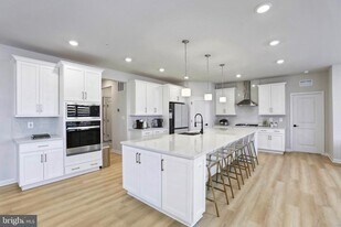 1011 Monocacy Crossing Pkwy in Brunswick, MD - Building Photo