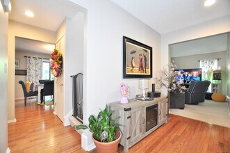16 Applewood Ln in Avon, CT - Building Photo - Building Photo