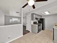 Heather Ridge Apartments in Redding, CA - Building Photo - Building Photo