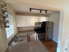 8 Oakwood Ave in Norwalk, CT - Building Photo - Building Photo