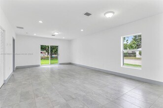 2360 NW 14th St in Fort Lauderdale, FL - Building Photo - Building Photo