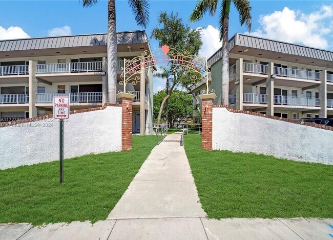 250 Layne Blvd in Hallandale Beach, FL - Building Photo - Building Photo
