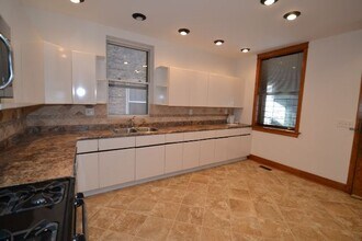 4118 N Ashland Ave, Unit 1 in Chicago, IL - Foto de edificio - Building Photo