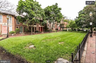 13 W Hill St in Baltimore, MD - Building Photo - Building Photo