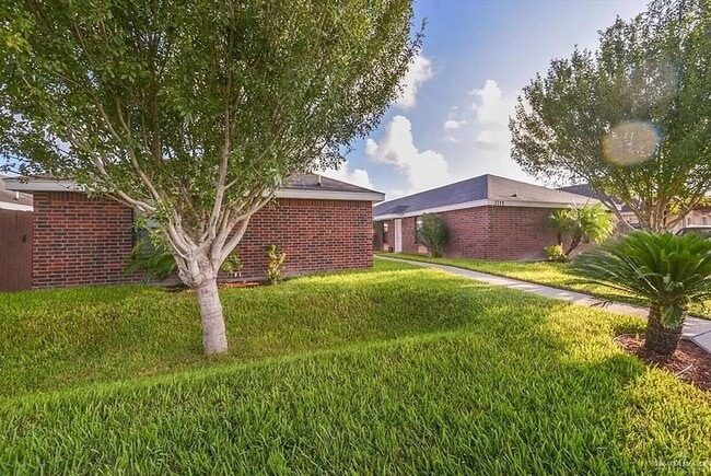 3719 Zelma St, Unit Apt 1 in Edinburg, TX - Foto de edificio - Building Photo