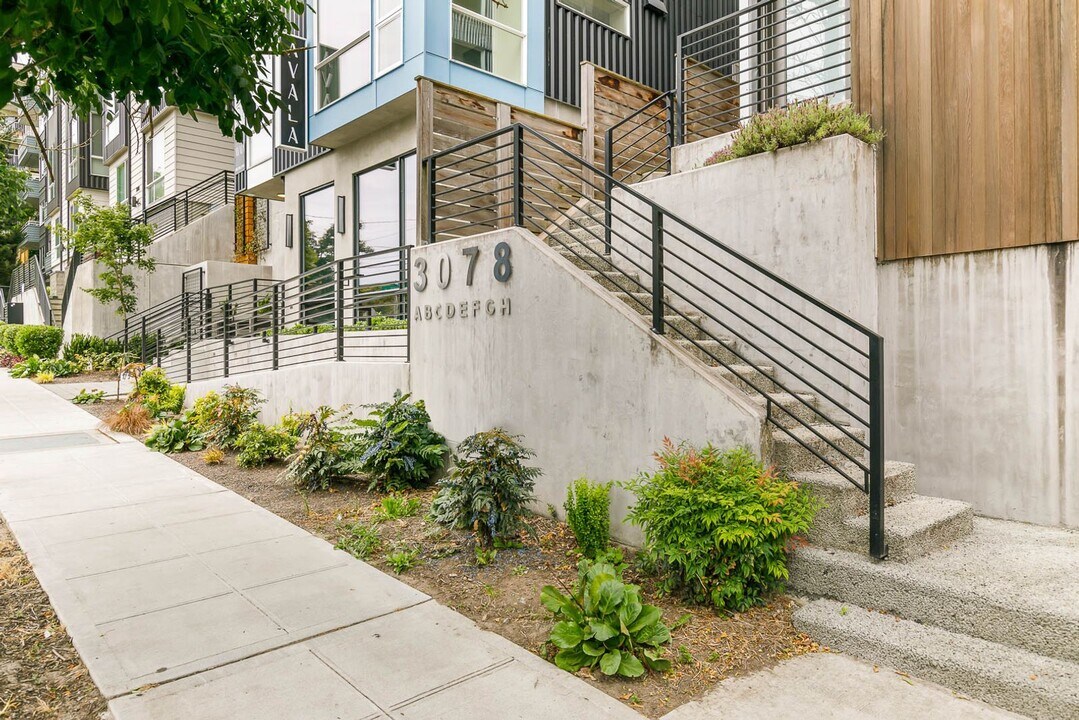3078 SW Avalon Way in Seattle, WA - Building Photo