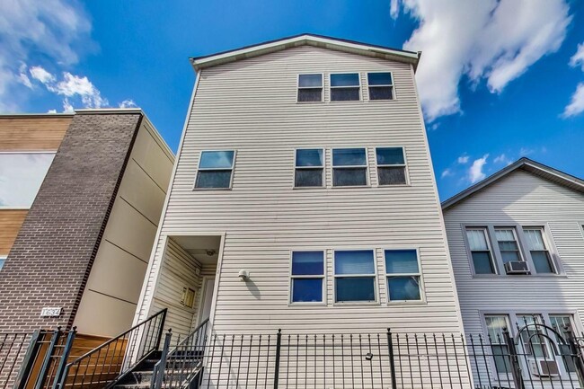 property at 1632 W Blackhawk St
