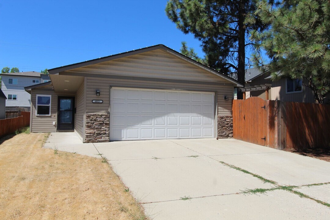 6021 N Addison St in Spokane, WA - Building Photo