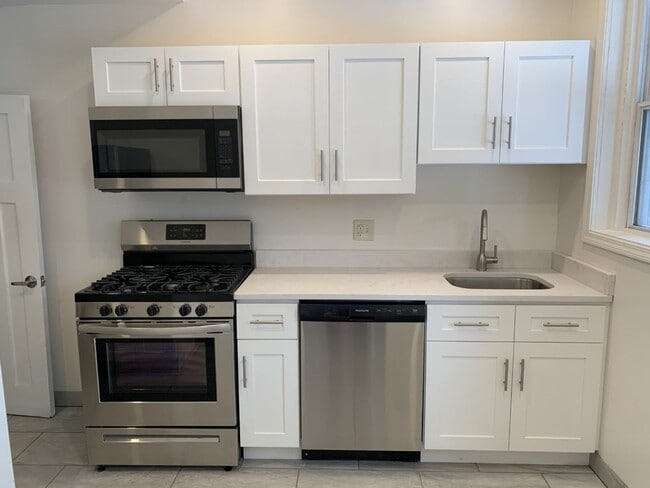 1653 Chislett St in Pittsburgh, PA - Building Photo - Building Photo