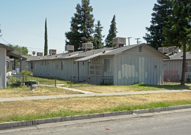 113-117 E 11th St in Merced, CA - Foto de edificio - Building Photo