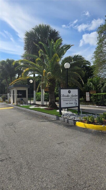 7801 S Colony Cir in Tamarac, FL - Building Photo