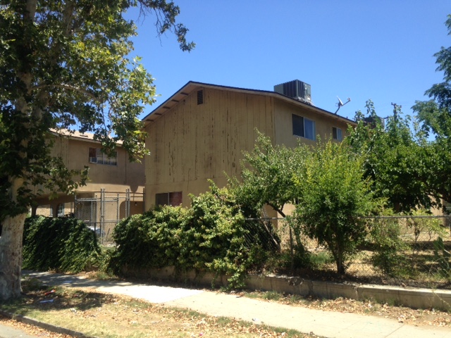 452-456 N Valeria St in Fresno, CA - Building Photo