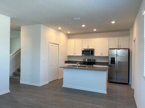 1675 Cross Prairie Pkwy in Kissimmee, FL - Building Photo - Building Photo
