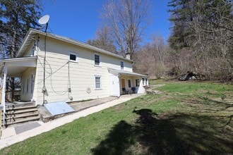 48 W Branchville Rd in Ridgefield, CT - Building Photo - Building Photo