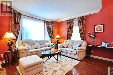 28 Angus Meadow Dr in Markham, ON - Building Photo - Building Photo