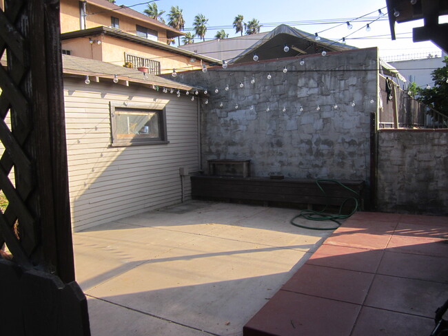 1439 Laveta Ter, Unit Rear South
