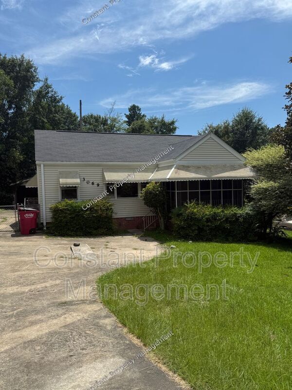 property at 3069 Somerset Dr