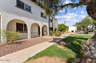4251 N Miller Rd in Scottsdale, AZ - Building Photo