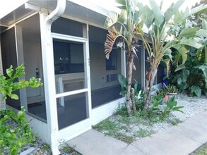 543 7th Pl in Vero Beach, FL - Foto de edificio - Building Photo