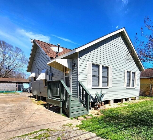 property at 6903 Palestine St