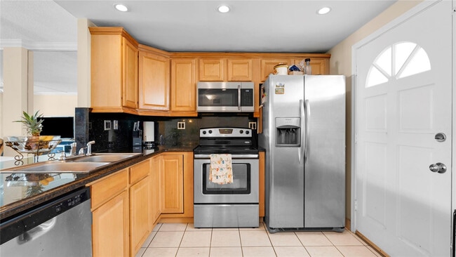 3725 NE 169th St in North Miami Beach, FL - Building Photo - Building Photo