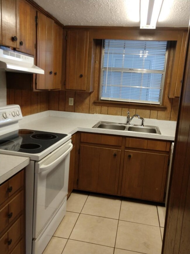 106 Valencia Dr in Fort Walton Beach, FL - Building Photo - Building Photo