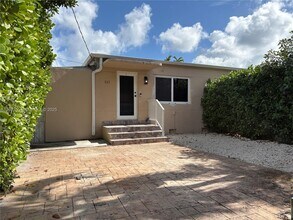 527 SW 9th Ave in Miami, FL - Building Photo - Building Photo