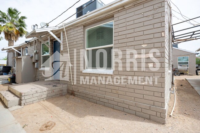 property at 515 E 4th St