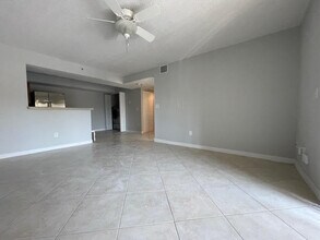 5560 NW 61st St in Coconut Creek, FL - Building Photo - Building Photo