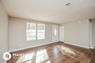 5176 Martins Crossing Rd in Stone Mountain, GA - Building Photo - Building Photo