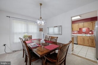 7536 Oldham Way in Alexandria, VA - Foto de edificio - Building Photo